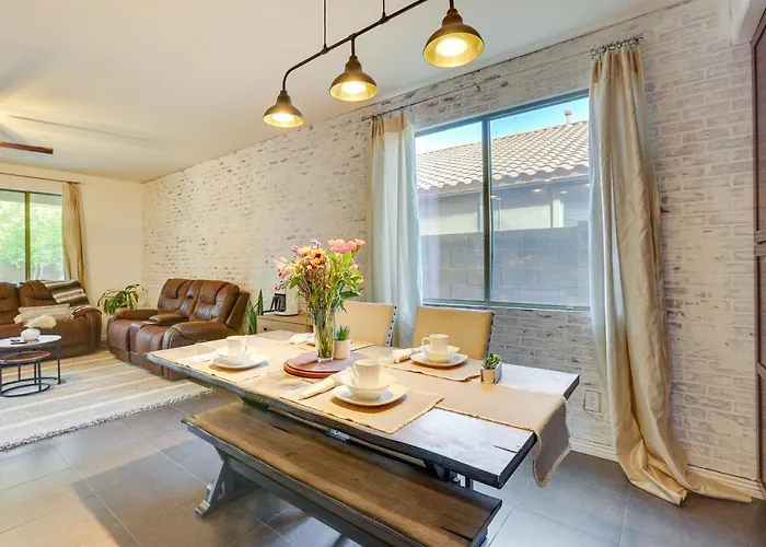 Holiday home Luxe Family W/ Pool, 13 Mi To Dtwn Phoenix!