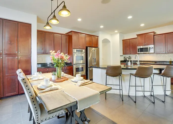 Luxe Family W/ Pool, 13 Mi To Dtwn Phoenix! Holiday home Phoenix