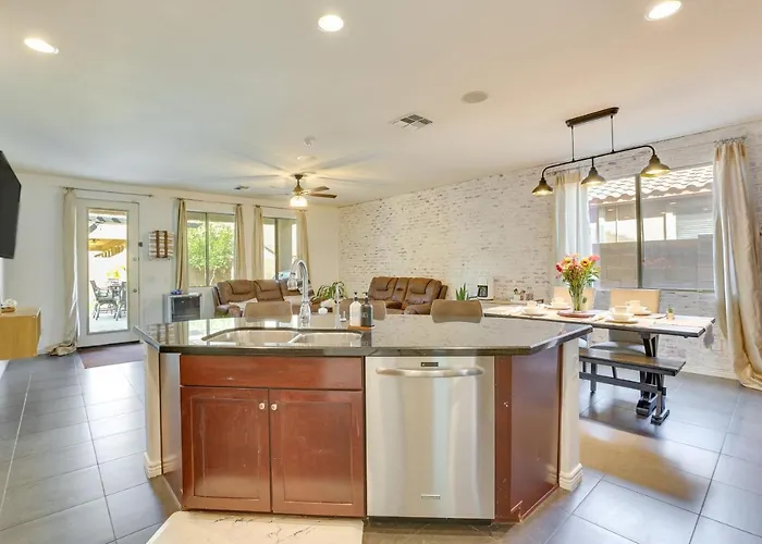 Luxe Family W/ Pool, 13 Mi To Dtwn Phoenix! Phoenix