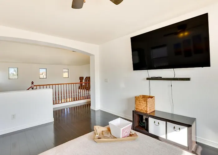 Luxe Family W/ Pool, 13 Mi To Dtwn Phoenix! Holiday home