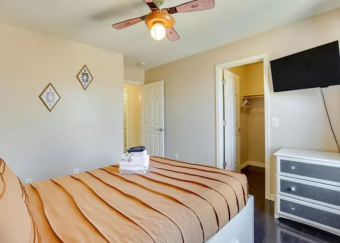 Luxe Family W/ Pool, 13 Mi To Dtwn Phoenix! Holiday home