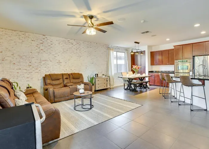 Holiday home Luxe Family W/ Pool, 13 Mi To Dtwn Phoenix! *