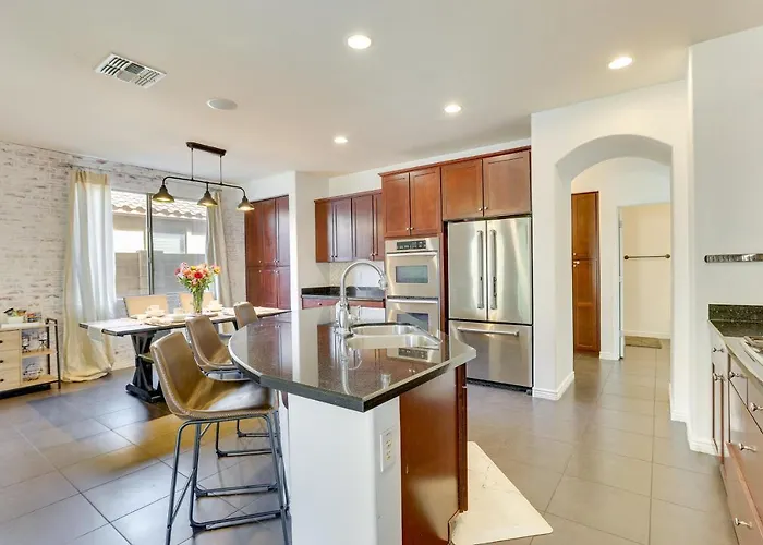 Luxe Family W/ Pool, 13 Mi To Dtwn Phoenix! *