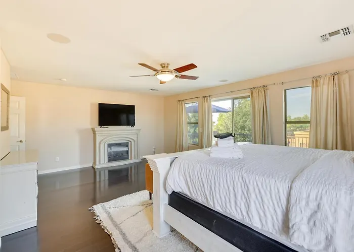 Luxe Family W/ Pool, 13 Mi To Dtwn Phoenix! * Phoenix
