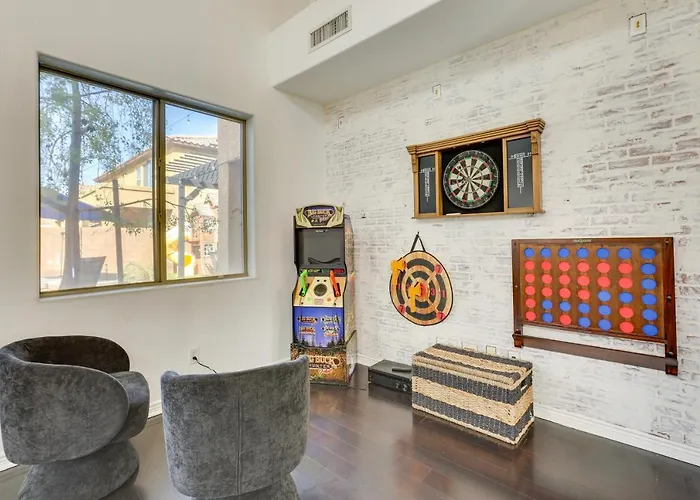 Luxe Family W/ Pool, 13 Mi To Dtwn Phoenix! Holiday home Phoenix