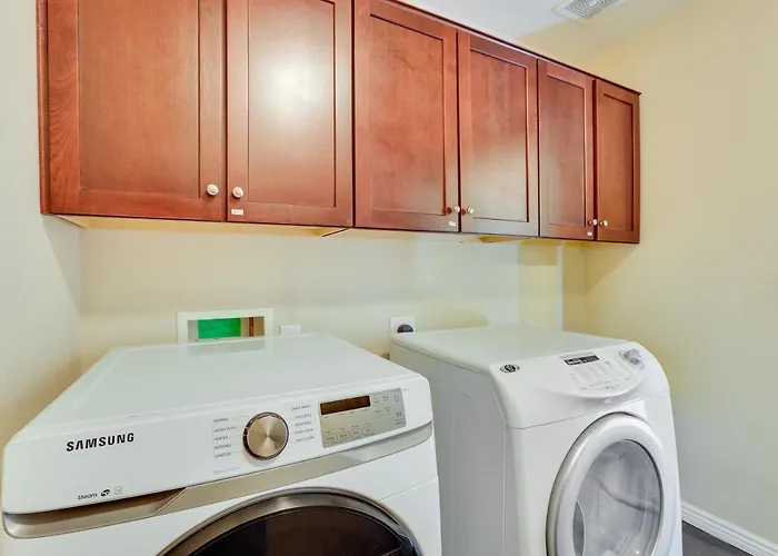 Holiday home Luxe Family W/ Pool, 13 Mi To Dtwn Phoenix! Phoenix