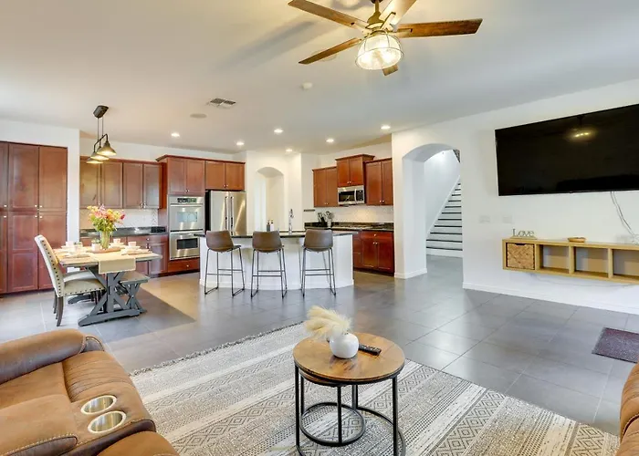 Luxe Family W/ Pool, 13 Mi To Dtwn Phoenix! Holiday home Phoenix