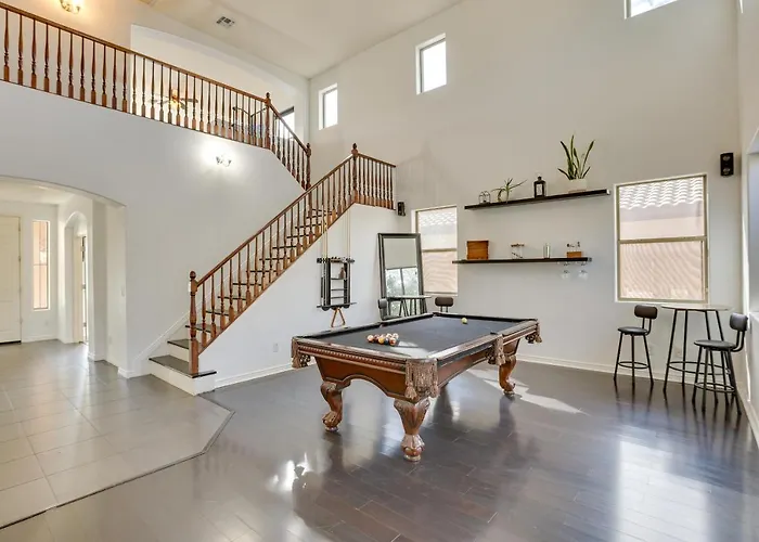 Luxe Family W/ Pool, 13 Mi To Dtwn Phoenix! Holiday home