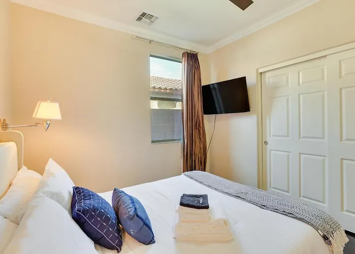 Luxe Family W/ Pool, 13 Mi To Dtwn Phoenix! Holiday home Phoenix